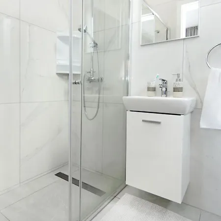 Queen Valentina Protaras