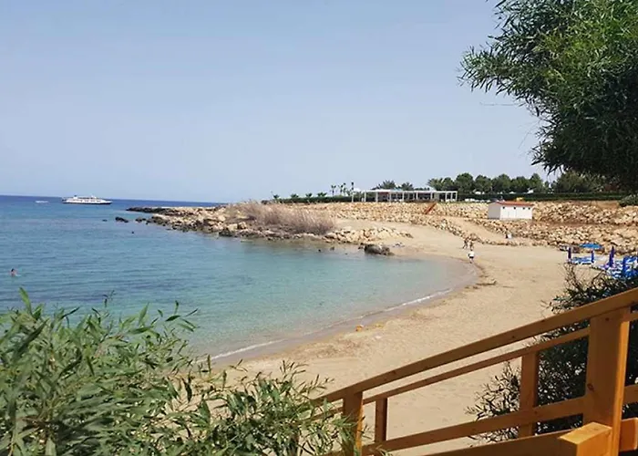 Queen Valentina Villa *