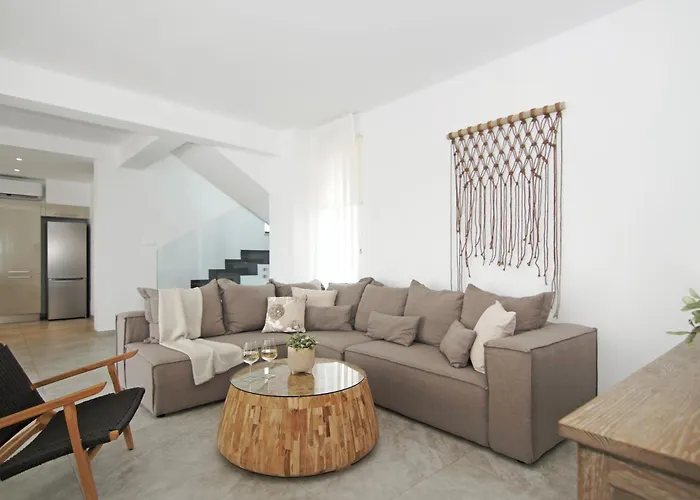 Queen Valentina Villa *