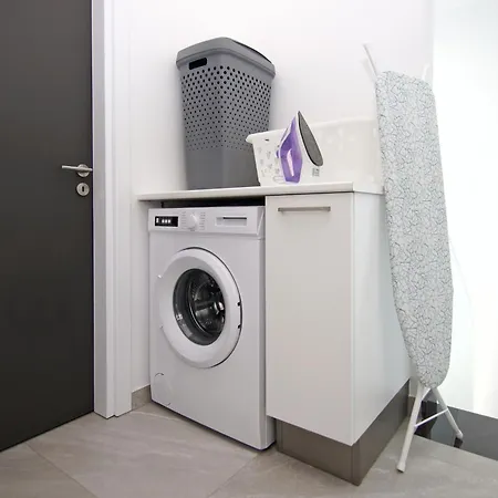 Queen Valentina Βίλα *