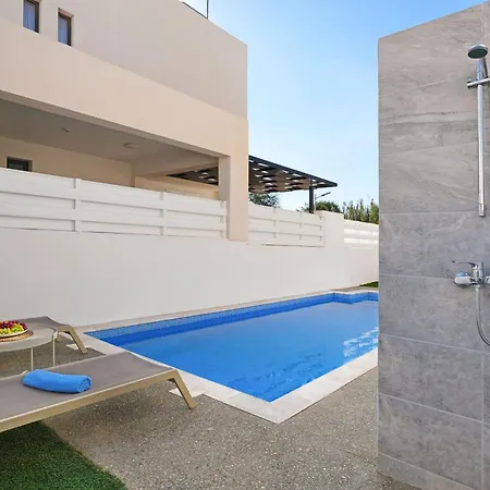 Queen Valentina Βίλα Πρωταράς