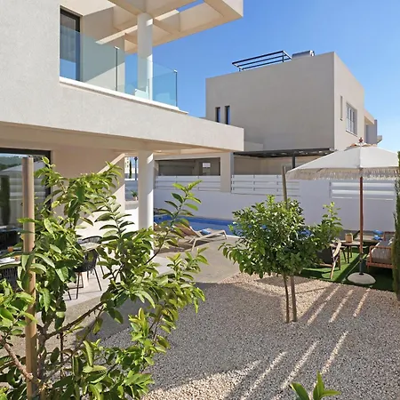 Queen Valentina فيلة بروتاراس