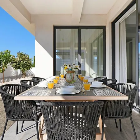 Queen Valentina Πρωταράς