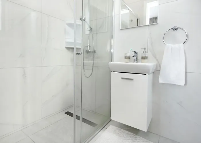 Queen Valentina Protaras